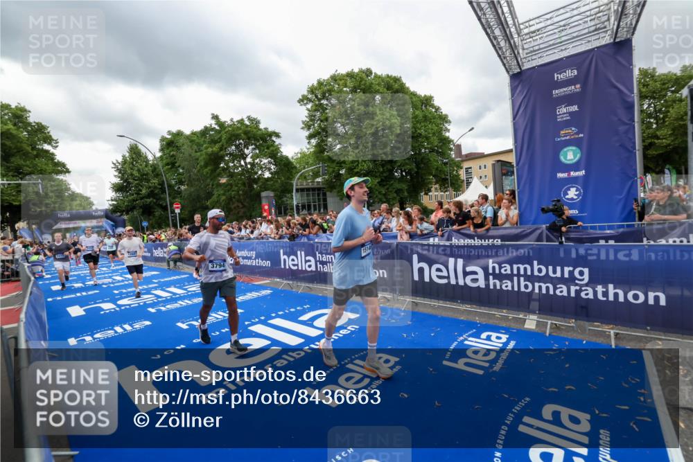 29.06.2025 - hella hamburg halbmarathon Zöllner http://msf.ph/oto/8436663 29.06.2025 10:54:37 Ziel 2474, 3794, 5259, 8798, 9012, 10040, 10368, 10376, 11797, 11799, 12607, 15146 meine-sportfotos.de