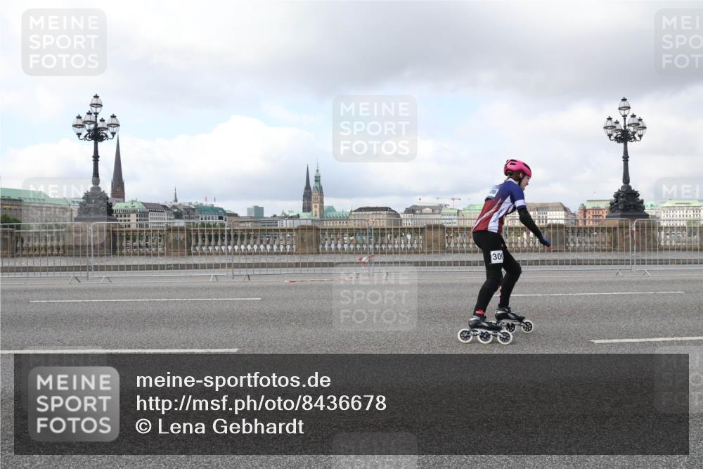 29.06.2025 - hella hamburg halbmarathon Lena Gebhardt http://msf.ph/oto/8436678 29.06.2025 09:01:52 Lombardsbrücke 306 meine-sportfotos.de