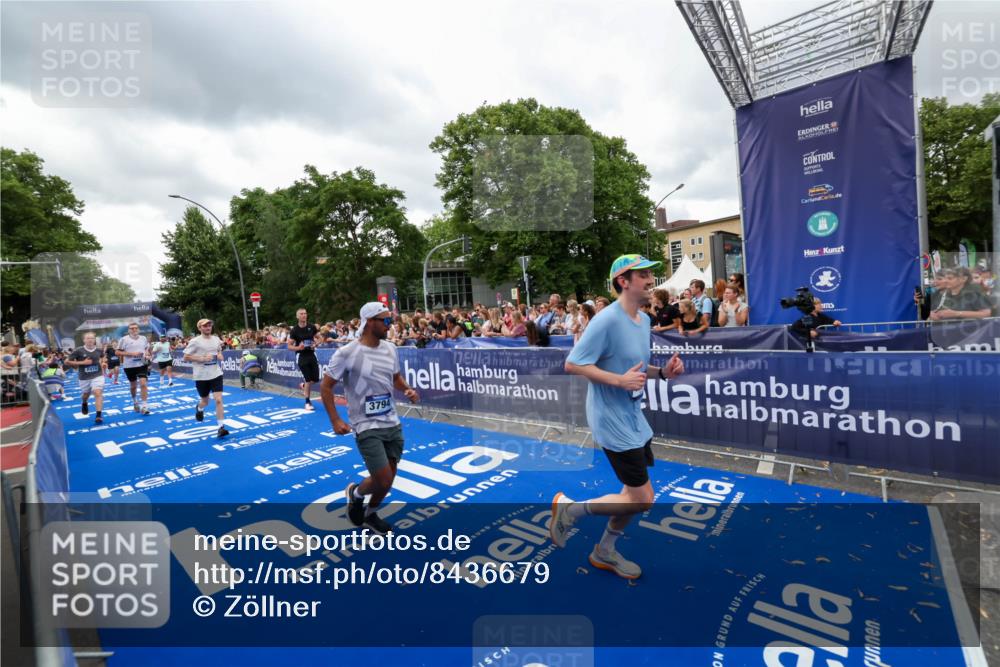 29.06.2025 - hella hamburg halbmarathon Zöllner http://msf.ph/oto/8436679 29.06.2025 10:54:37 Ziel 2474, 3794, 5259, 8798, 9012, 10040, 10368, 10376, 11797, 11799, 12607, 15146 meine-sportfotos.de
