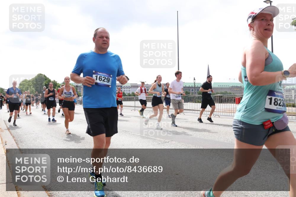 29.06.2025 - hella hamburg halbmarathon Lena Gebhardt http://msf.ph/oto/8436689 29.06.2025 10:45:10 Lombardsbrücke 2007, 16850, 1629, 1752, 1823, 1024, 1273, 1629, 1685, 1798, 1924, 2007, 2216, 2217, 2674, 2779, 3160, 3164, 3357, 3377, 3570, 3879, 3993, 4099, 4102, 4186, 4275, 4306, 4337, 4504, 4820, 4851, 5099, 5108, 5190, 5339, 5636, 5949, 6150, 6509, 6763, 6788, 6841, 6888, 6911, 6922, 6980, 7530, 7541, 7699, 7912, 8582, 8594, 8605, 8762, 8907, 9036, 9084, 9085, 9331, 9333, 9620, 10182, 10225, 10562, 10566, 10668, 10707, 11272, 11314, 12198, 12318, 12332, 12334, 12394, 13039, 13261 meine-sportfotos.de