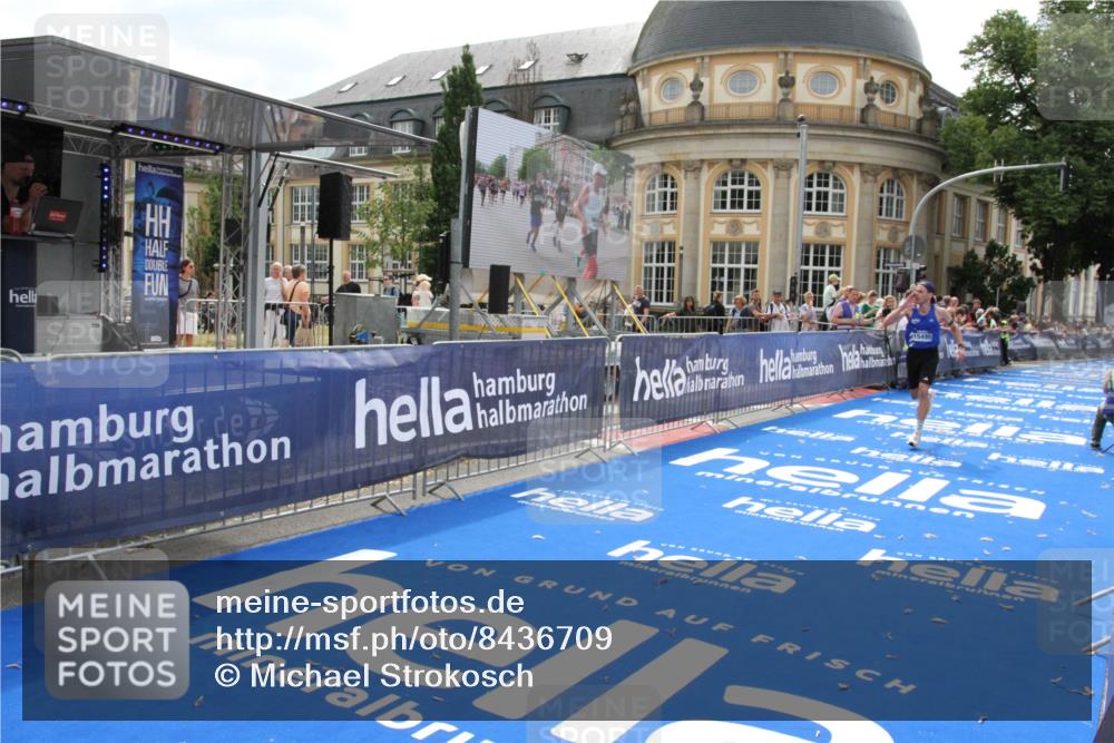 29.06.2025 - hella hamburg halbmarathon Michael Strokosch http://msf.ph/oto/8436709 29.06.2025 10:18:48 Ziel 15495 meine-sportfotos.de
