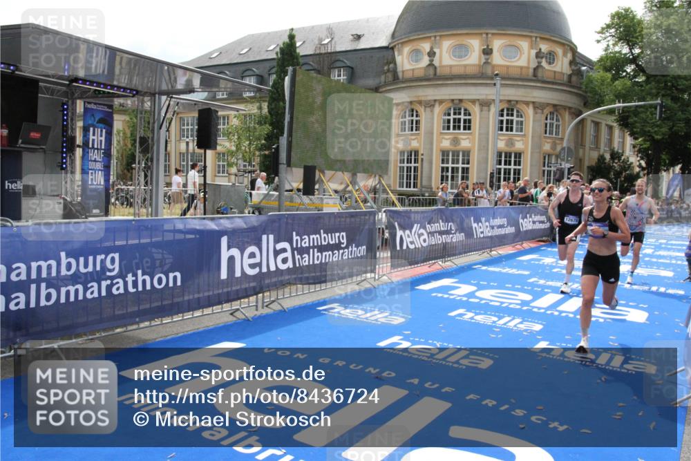 29.06.2025 - hella hamburg halbmarathon Michael Strokosch http://msf.ph/oto/8436724 29.06.2025 10:20:18 Ziel 54, 12678, 14302, 16245 meine-sportfotos.de