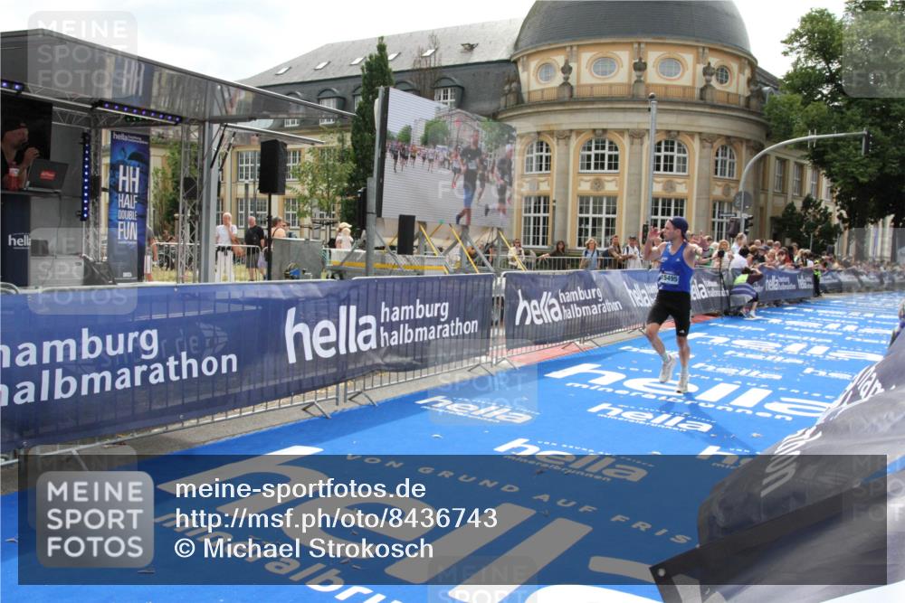 29.06.2025 - hella hamburg halbmarathon Michael Strokosch http://msf.ph/oto/8436743 29.06.2025 10:18:49 Ziel 15495 meine-sportfotos.de