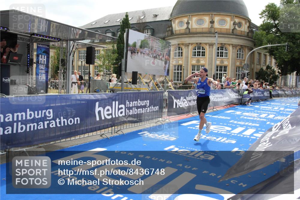 29.06.2025 - hella hamburg halbmarathon Michael Strokosch http://msf.ph/oto/8436748 29.06.2025 10:18:49 Ziel 15495 meine-sportfotos.de