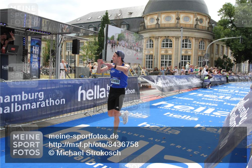 29.06.2025 - hella hamburg halbmarathon Michael Strokosch http://msf.ph/oto/8436758 29.06.2025 10:18:50 Ziel 6380, 15495 meine-sportfotos.de