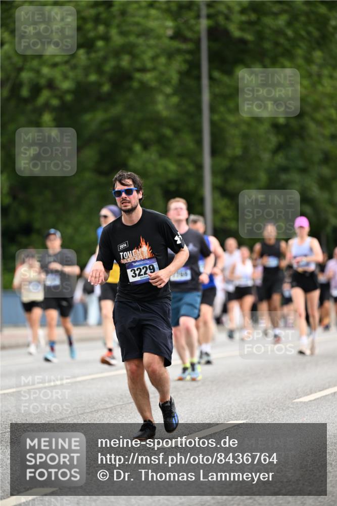 29.06.2025 - hella hamburg halbmarathon Dr. Thomas Lammeyer http://msf.ph/oto/8436764 29.06.2025 10:55:31 Kennedybrücke 1208, 1930, 2358, 2380, 2859, 3229, 3838, 4771, 4848, 5530, 7012, 7141, 7769, 7938, 8779, 9166, 9167, 9605, 9933, 11252 meine-sportfotos.de