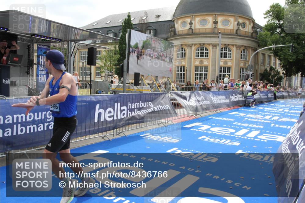 29.06.2025 - hella hamburg halbmarathon Michael Strokosch http://msf.ph/oto/8436766 29.06.2025 10:18:50 Ziel 6380, 15495 meine-sportfotos.de
