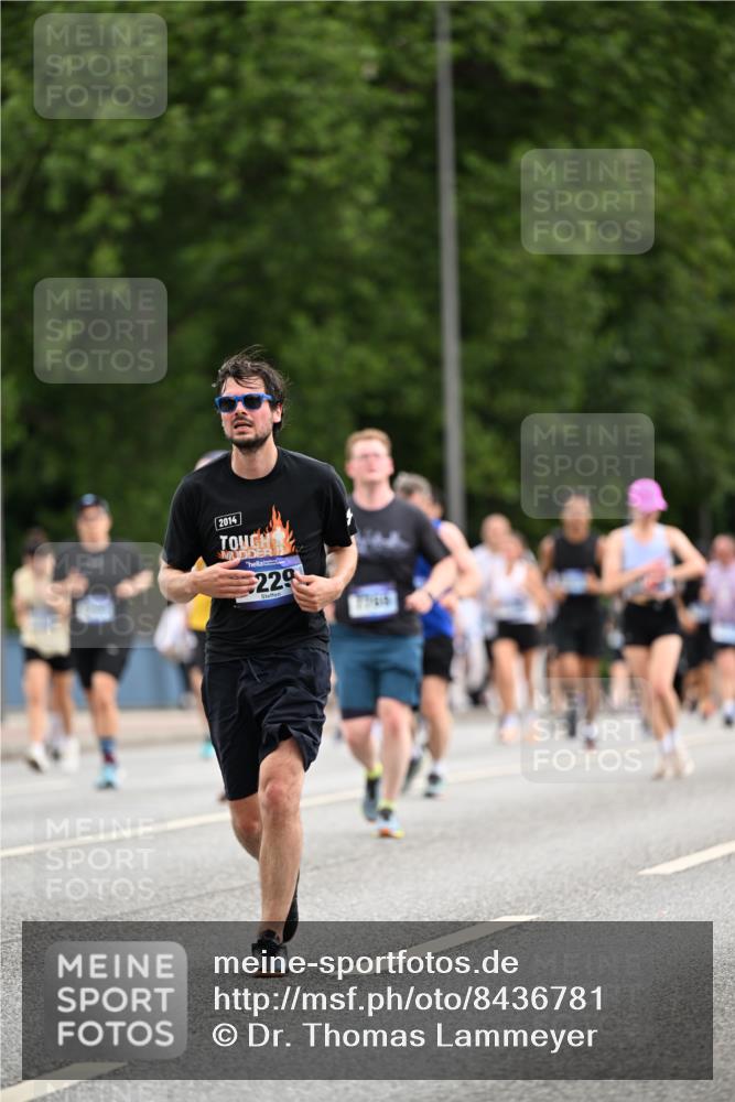 29.06.2025 - hella hamburg halbmarathon Dr. Thomas Lammeyer http://msf.ph/oto/8436781 29.06.2025 10:55:31 Kennedybrücke 1208, 1930, 2358, 2380, 2859, 3229, 3838, 4771, 4848, 5530, 7012, 7141, 7769, 7938, 8779, 9166, 9167, 9605, 9933, 11252 meine-sportfotos.de