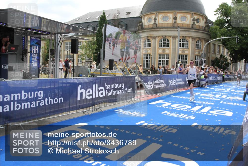 29.06.2025 - hella hamburg halbmarathon Michael Strokosch http://msf.ph/oto/8436789 29.06.2025 10:18:56 Ziel 6380, 11342 meine-sportfotos.de
