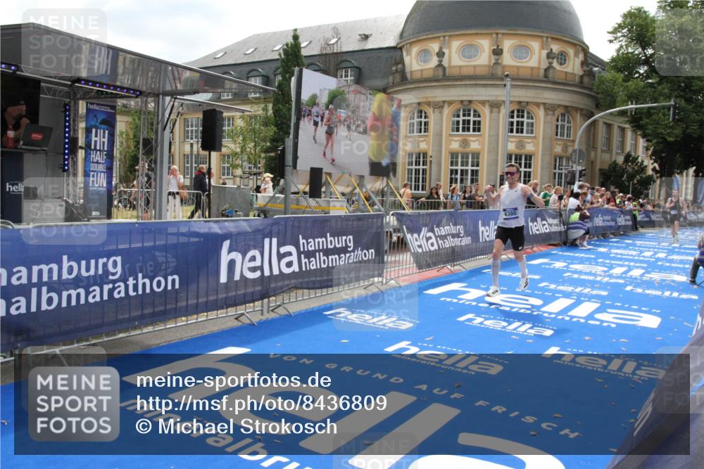 29.06.2025 - hella hamburg halbmarathon Michael Strokosch http://msf.ph/oto/8436809 29.06.2025 10:18:56 Ziel 6380, 11342 meine-sportfotos.de