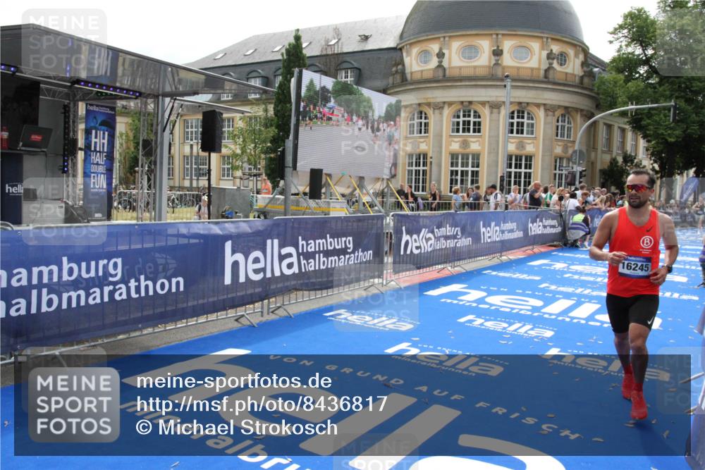 29.06.2025 - hella hamburg halbmarathon Michael Strokosch http://msf.ph/oto/8436817 29.06.2025 10:20:23 Ziel 12373, 16245 meine-sportfotos.de