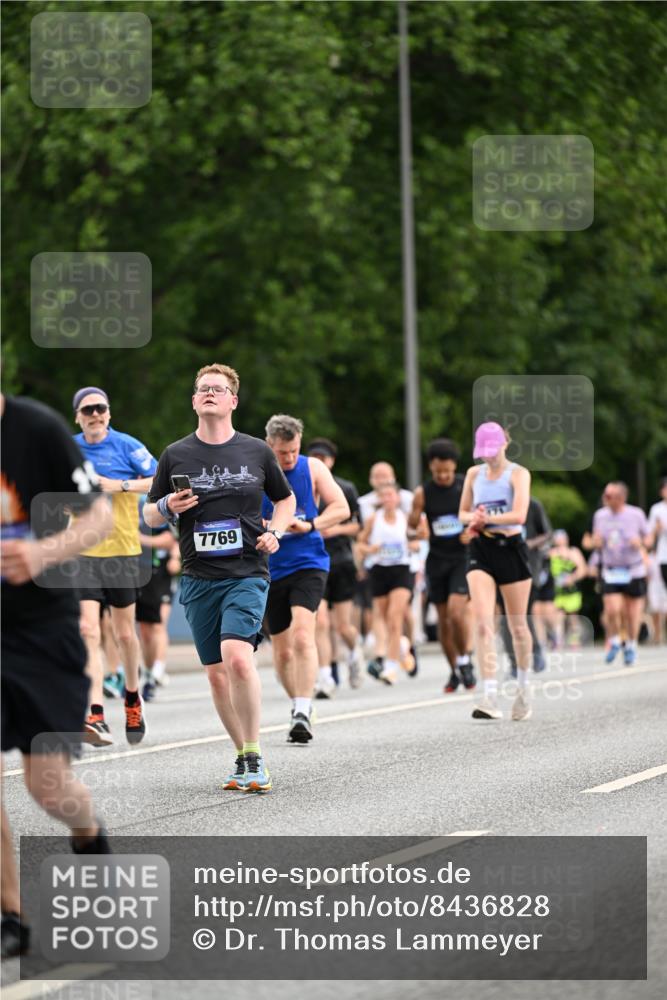 29.06.2025 - hella hamburg halbmarathon Dr. Thomas Lammeyer http://msf.ph/oto/8436828 29.06.2025 10:55:32 Kennedybrücke 1208, 1930, 2358, 2380, 2859, 3229, 3838, 4771, 4848, 5286, 5289, 5530, 7012, 7141, 7769, 7938, 8410, 8779, 9166, 9167, 9605, 9933, 10636, 11252 meine-sportfotos.de