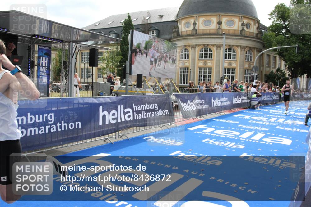 29.06.2025 - hella hamburg halbmarathon Michael Strokosch http://msf.ph/oto/8436872 29.06.2025 10:18:58 Ziel 6380, 11342 meine-sportfotos.de