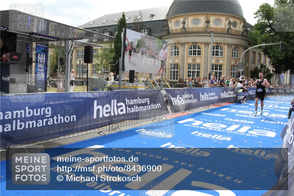 29.06.2025 - hella hamburg halbmarathon Michael Strokosch http://msf.ph/oto/8436900 29.06.2025 10:18:59 Ziel 6380, 11342 meine-sportfotos.de