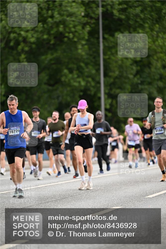 29.06.2025 - hella hamburg halbmarathon Dr. Thomas Lammeyer http://msf.ph/oto/8436928 29.06.2025 10:55:34 Kennedybrücke 1208, 1930, 2202, 2358, 2380, 2859, 3229, 3838, 4771, 5286, 5289, 5530, 7012, 7769, 7938, 8410, 8779, 9166, 9167, 9933, 10636, 11252 meine-sportfotos.de
