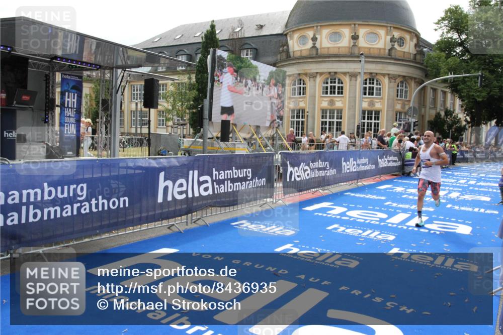 29.06.2025 - hella hamburg halbmarathon Michael Strokosch http://msf.ph/oto/8436935 29.06.2025 10:20:39 Ziel 15526 meine-sportfotos.de