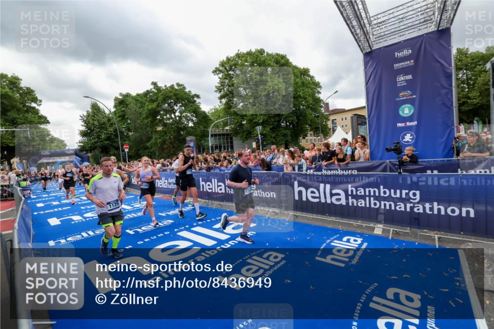 29.06.2025 - hella hamburg halbmarathon Zöllner http://msf.ph/oto/8436949 29.06.2025 10:54:46 Ziel 1125, 1496, 2029, 2561, 3310, 6587, 7478, 8449, 9227, 10044, 12186, 12489, 13147, 14239, 15389, 15408, 15584, 17231, 17765, 19000 meine-sportfotos.de