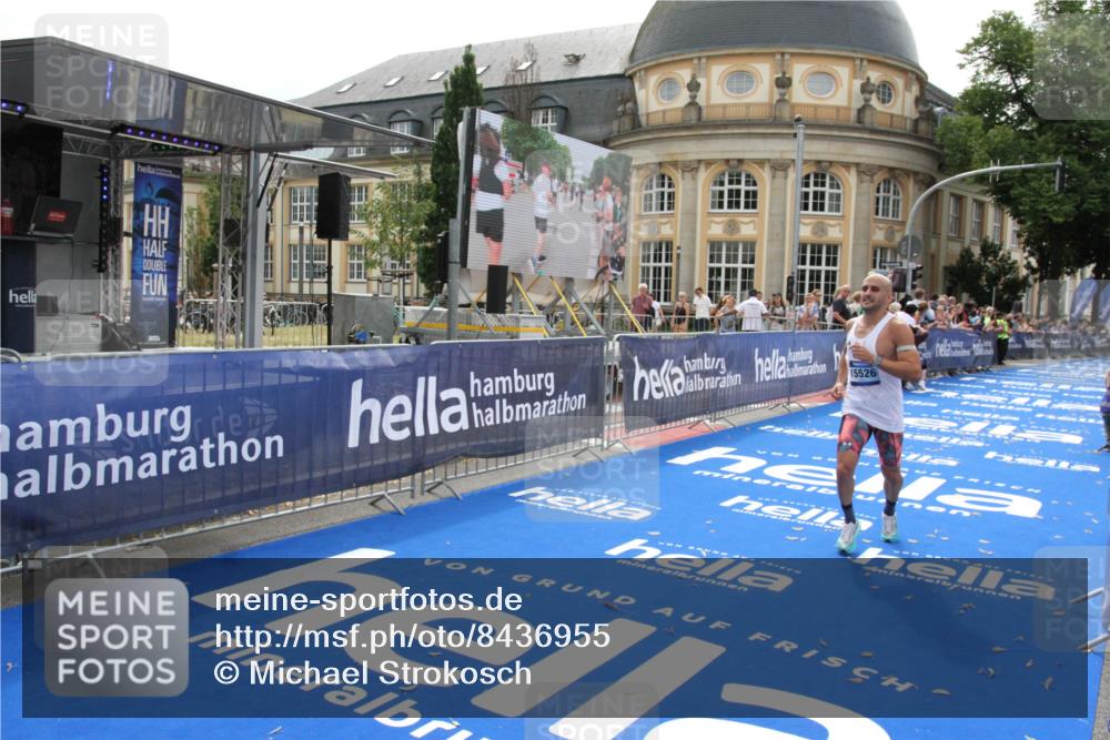 29.06.2025 - hella hamburg halbmarathon Michael Strokosch http://msf.ph/oto/8436955 29.06.2025 10:20:40 Ziel 15526 meine-sportfotos.de