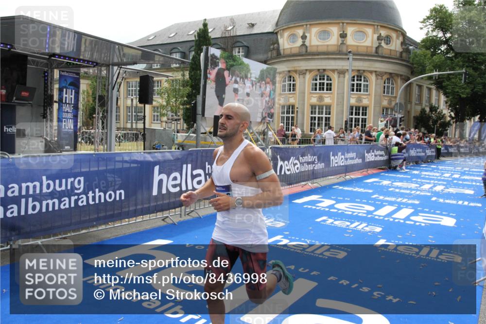 29.06.2025 - hella hamburg halbmarathon Michael Strokosch http://msf.ph/oto/8436998 29.06.2025 10:20:40 Ziel 15526 meine-sportfotos.de