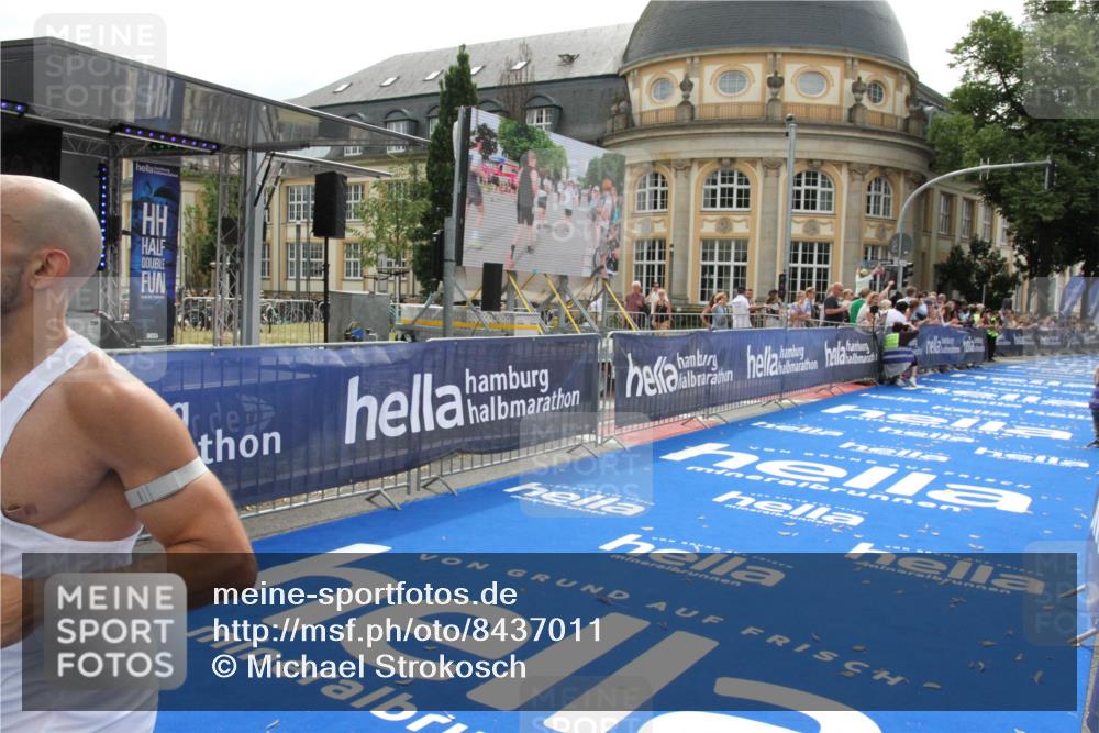29.06.2025 - hella hamburg halbmarathon Michael Strokosch http://msf.ph/oto/8437011 29.06.2025 10:20:41 Ziel 14360, 15526 meine-sportfotos.de