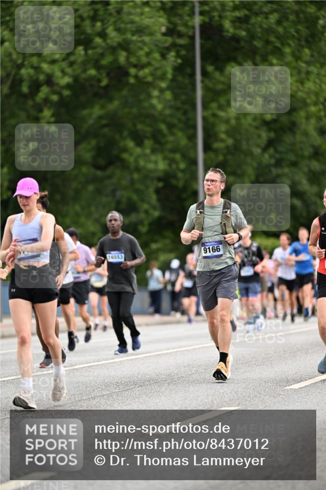 29.06.2025 - hella hamburg halbmarathon Dr. Thomas Lammeyer http://msf.ph/oto/8437012 29.06.2025 10:55:37 Kennedybrücke 1208, 1930, 2202, 2358, 2380, 2859, 3229, 3838, 4652, 4771, 5286, 5289, 5357, 7012, 7769, 7938, 8410, 8779, 9166, 9167, 9933, 10552, 10636, 11252 meine-sportfotos.de