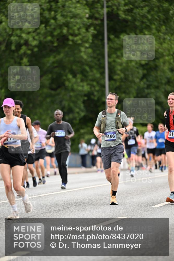 29.06.2025 - hella hamburg halbmarathon Dr. Thomas Lammeyer http://msf.ph/oto/8437020 29.06.2025 10:55:37 Kennedybrücke 1208, 1930, 2202, 2358, 2380, 2859, 3229, 3838, 4652, 4771, 5286, 5289, 5357, 7012, 7769, 7938, 8410, 8779, 9166, 9167, 9933, 10552, 10636, 11252 meine-sportfotos.de