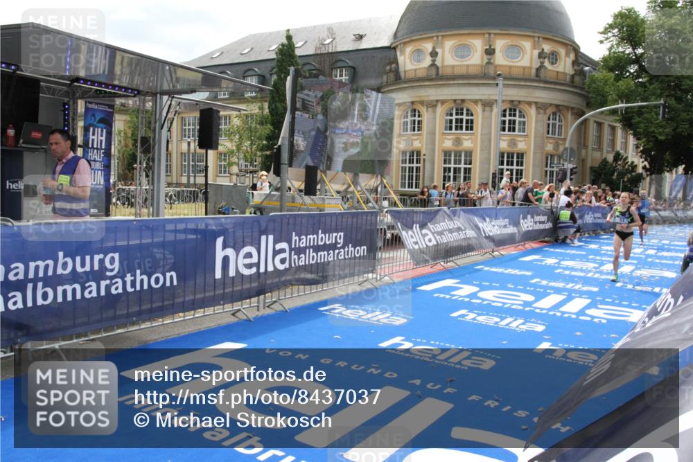 29.06.2025 - hella hamburg halbmarathon Michael Strokosch http://msf.ph/oto/8437037 29.06.2025 10:19:10 Ziel 53, 2144 meine-sportfotos.de