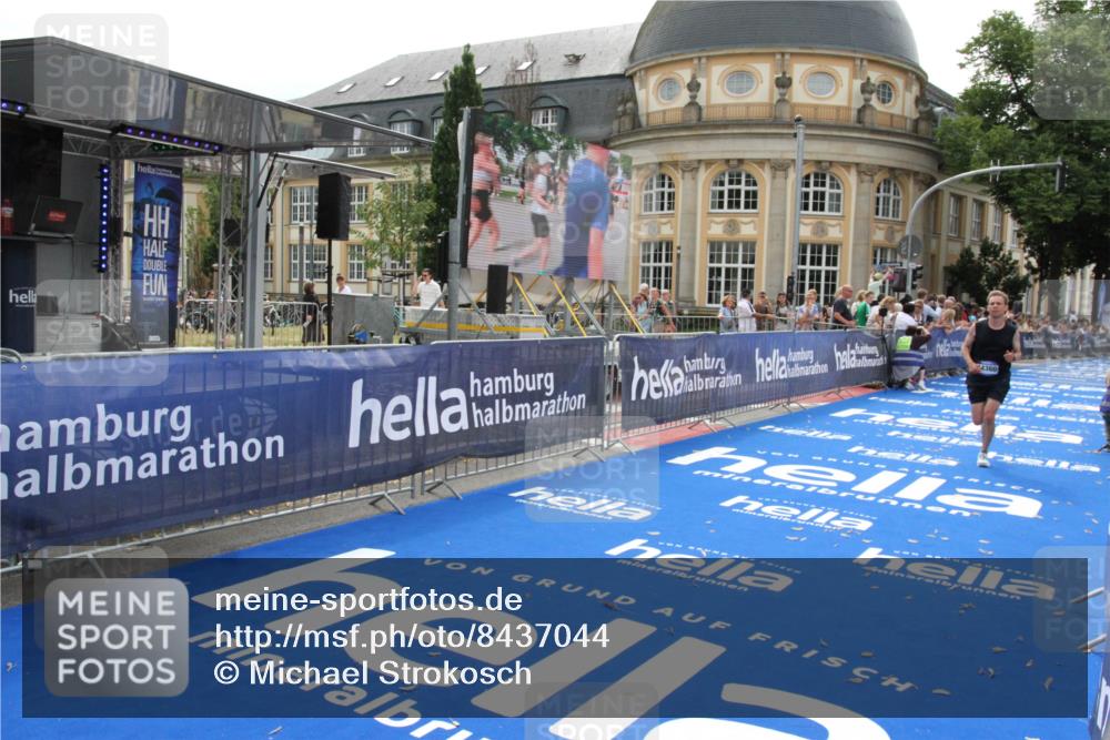 29.06.2025 - hella hamburg halbmarathon Michael Strokosch http://msf.ph/oto/8437044 29.06.2025 10:20:47 Ziel 14360, 16988 meine-sportfotos.de