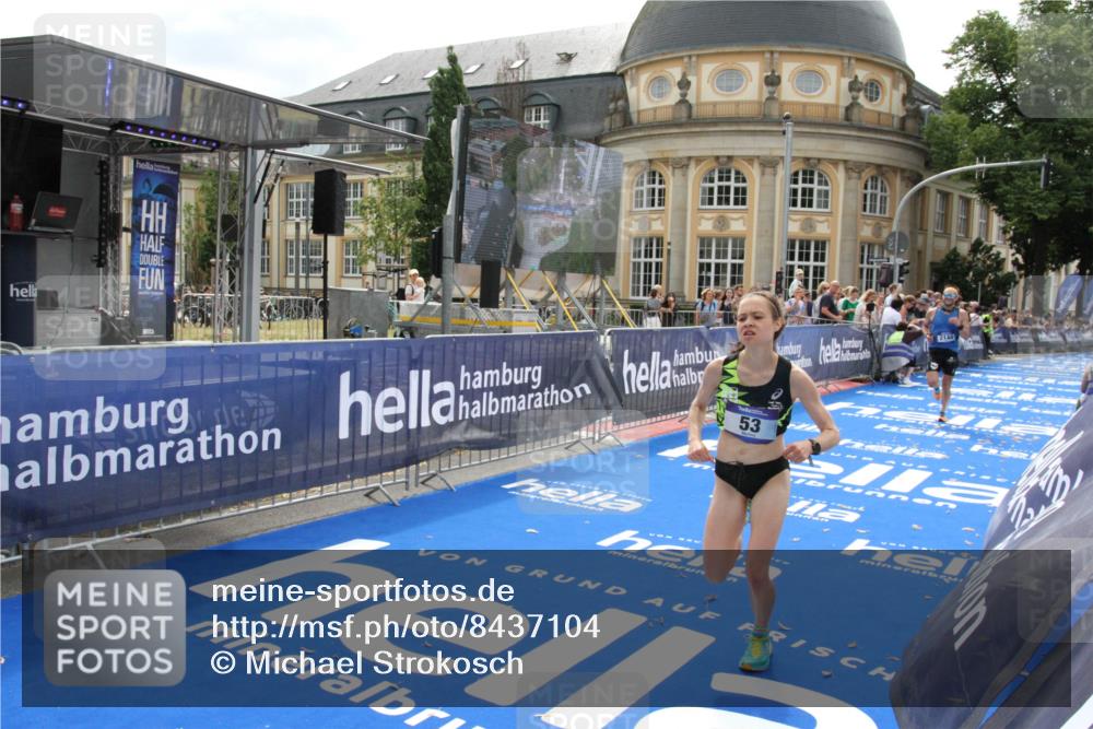 29.06.2025 - hella hamburg halbmarathon Michael Strokosch http://msf.ph/oto/8437104 29.06.2025 10:19:12 Ziel 53, 2144 meine-sportfotos.de