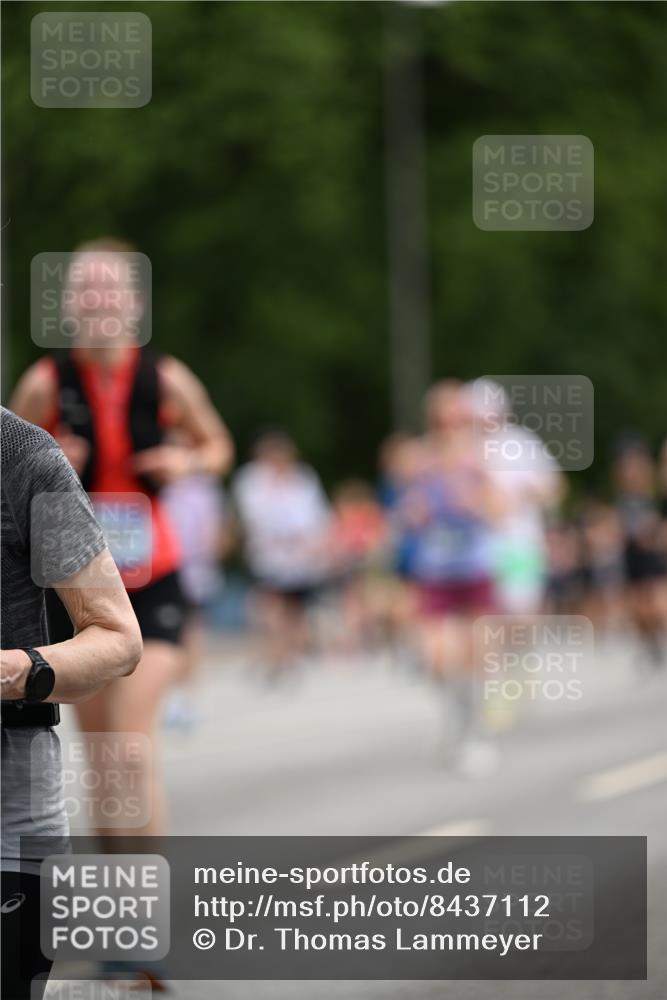 29.06.2025 - hella hamburg halbmarathon Dr. Thomas Lammeyer http://msf.ph/oto/8437112 29.06.2025 10:55:41 Kennedybrücke 1208, 1617, 1930, 2202, 2380, 2484, 2485, 3229, 3838, 4652, 4771, 5286, 5289, 5357, 6945, 7012, 7769, 7938, 8410, 8779, 9166, 9167, 9933, 10521, 10552, 10636, 11252 meine-sportfotos.de
