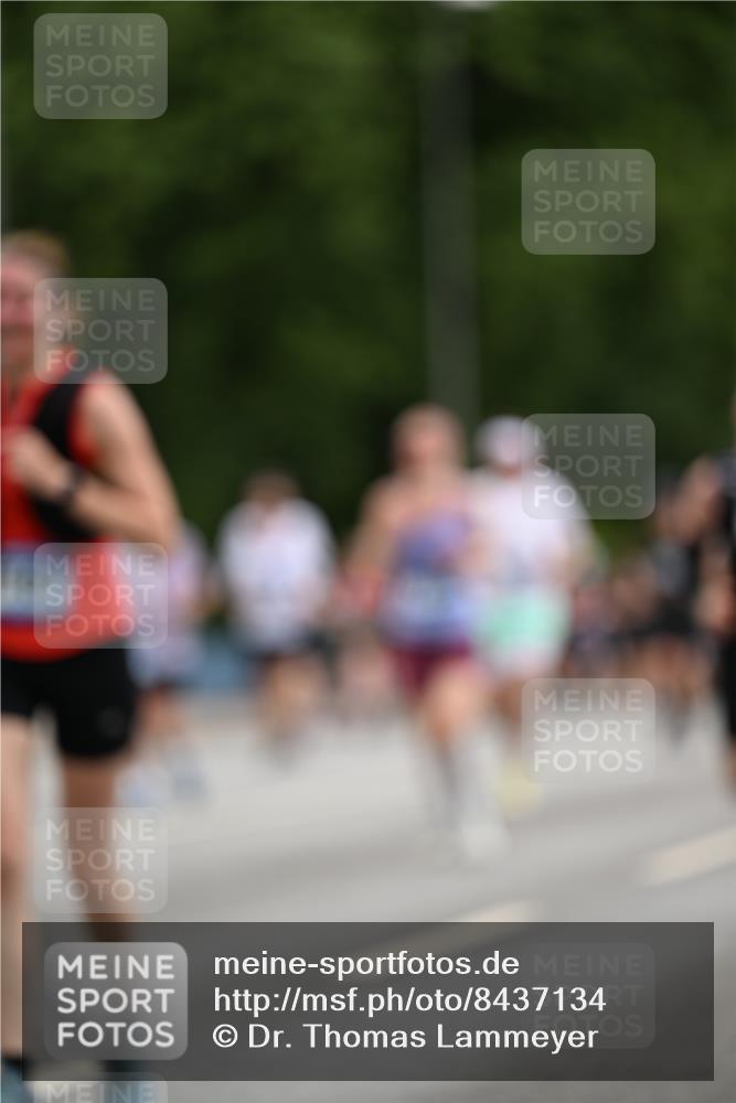 29.06.2025 - hella hamburg halbmarathon Dr. Thomas Lammeyer http://msf.ph/oto/8437134 29.06.2025 10:55:41 Kennedybrücke 1208, 1617, 1930, 2202, 2380, 2484, 2485, 3229, 3838, 4652, 4771, 5286, 5289, 5357, 6945, 7012, 7769, 7938, 8410, 8779, 9166, 9167, 9933, 10521, 10552, 10636, 11252 meine-sportfotos.de