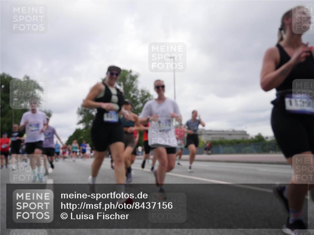 29.06.2025 - hella hamburg halbmarathon Luisa Fischer http://msf.ph/oto/8437156 29.06.2025 10:57:22 Kennedybrücke 1017, 1744, 2079, 2372, 2761, 3187, 4685, 4801, 5514, 5804, 5993, 7614, 8924, 9138, 9503, 9771, 10207 meine-sportfotos.de