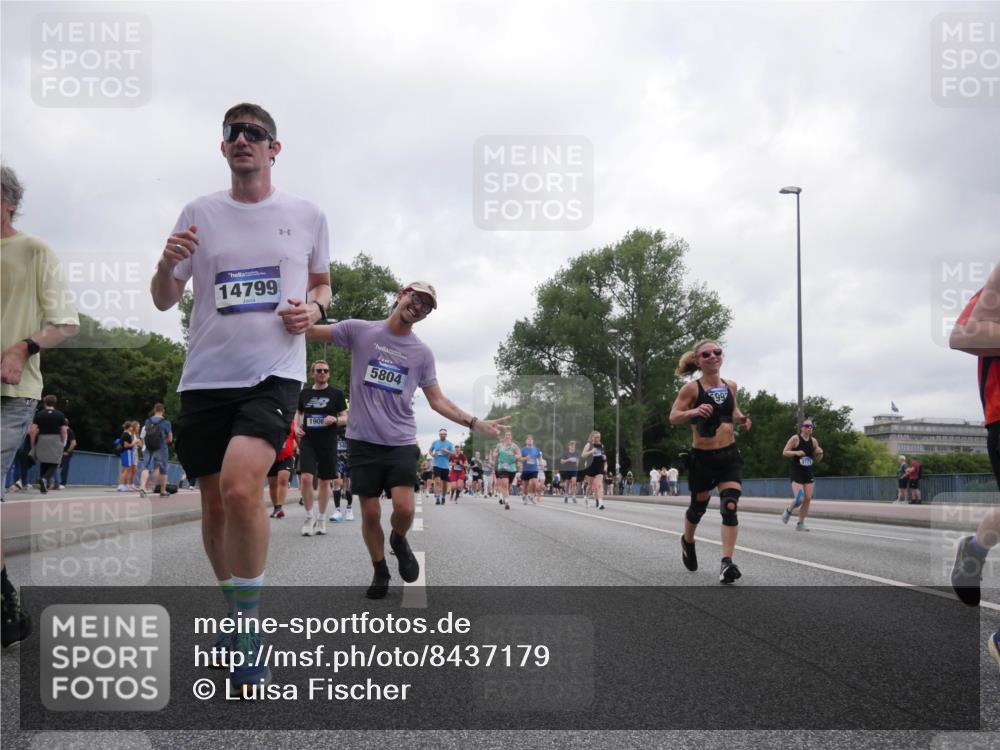 29.06.2025 - hella hamburg halbmarathon Luisa Fischer http://msf.ph/oto/8437179 29.06.2025 10:57:23 Kennedybrücke 14799, 5804, 99, 1906, 1017, 1744, 2079, 2372, 2761, 3187, 4323, 4685, 4801, 5514, 5804, 5993, 6468, 7614, 8924, 9138, 9503, 9771, 10207 meine-sportfotos.de