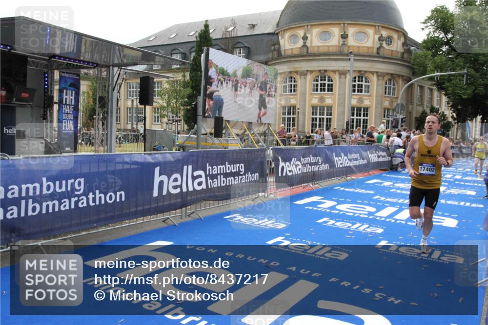 29.06.2025 - hella hamburg halbmarathon Michael Strokosch http://msf.ph/oto/8437217 29.06.2025 10:20:55 Ziel 11210, 14766, 16988, 17402 meine-sportfotos.de