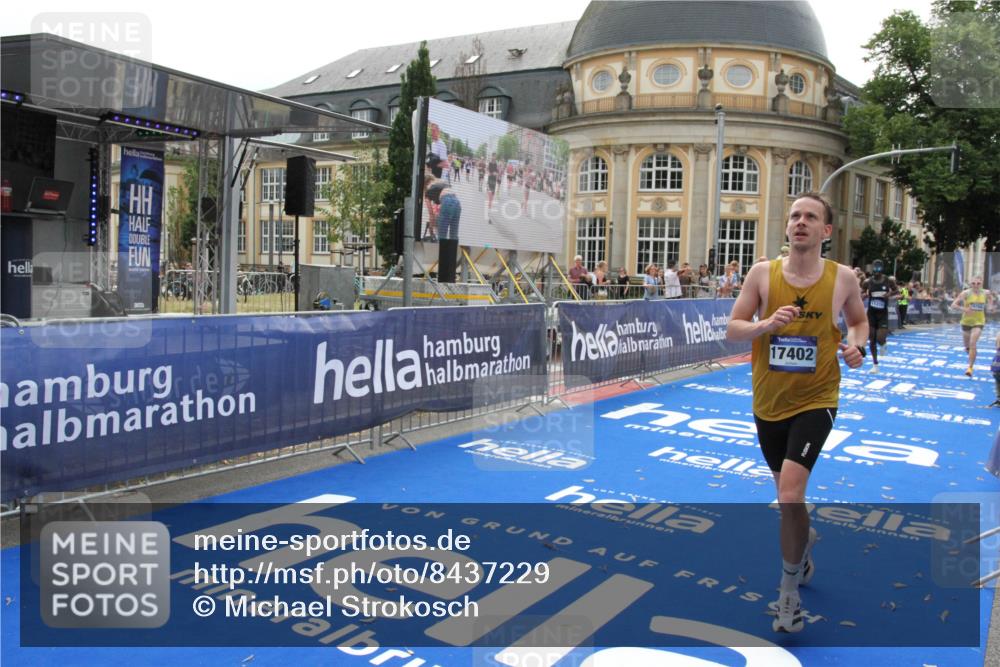 29.06.2025 - hella hamburg halbmarathon Michael Strokosch http://msf.ph/oto/8437229 29.06.2025 10:20:55 Ziel 11210, 14766, 16988, 17402 meine-sportfotos.de