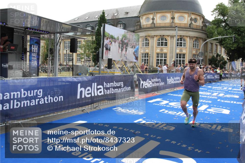 29.06.2025 - hella hamburg halbmarathon Michael Strokosch http://msf.ph/oto/8437323 29.06.2025 10:21:03 Ziel 6530, 19075 meine-sportfotos.de