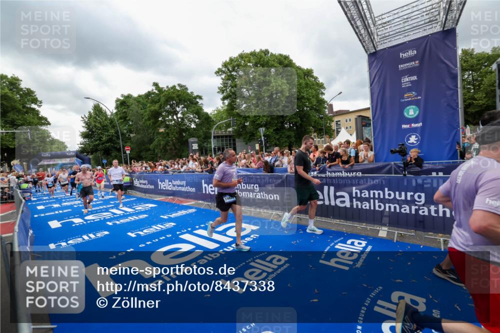 29.06.2025 - hella hamburg halbmarathon Zöllner http://msf.ph/oto/8437338 29.06.2025 10:55:00 Ziel 1327, 1506, 3652, 4249, 4616, 5020, 6433, 6994, 8514, 8698, 10266, 13988, 14638, 14660, 14845, 15156, 16047, 16623, 16868, 18181, 18325 meine-sportfotos.de