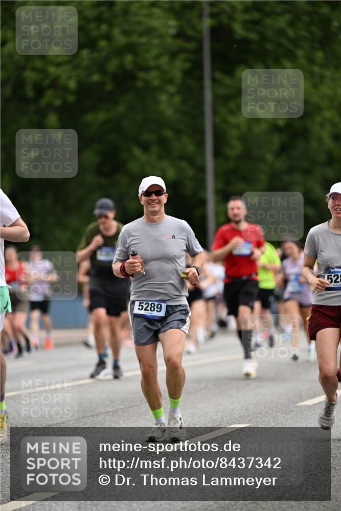 29.06.2025 - hella hamburg halbmarathon Dr. Thomas Lammeyer http://msf.ph/oto/8437342 29.06.2025 10:55:46 Kennedybrücke 1617, 1930, 2202, 2380, 2484, 2485, 2736, 2778, 3229, 3838, 4652, 4771, 5286, 5289, 5357, 5716, 6091, 6945, 7012, 7769, 7938, 7992, 8410, 8621, 9166, 9167, 9933, 10521, 10552, 10636, 10673 meine-sportfotos.de