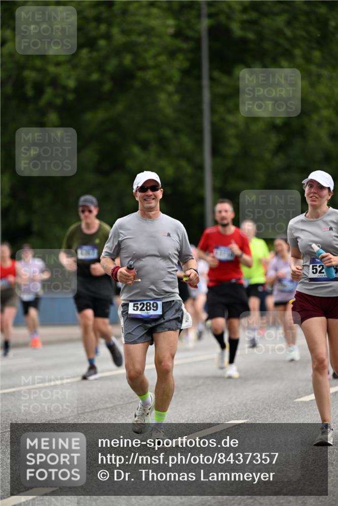29.06.2025 - hella hamburg halbmarathon Dr. Thomas Lammeyer http://msf.ph/oto/8437357 29.06.2025 10:55:46 Kennedybrücke 1617, 1930, 2202, 2380, 2484, 2485, 2736, 2778, 3229, 3838, 4652, 4771, 5286, 5289, 5357, 5716, 6091, 6945, 7012, 7769, 7938, 7992, 8410, 8621, 9166, 9167, 9933, 10521, 10552, 10636, 10673 meine-sportfotos.de