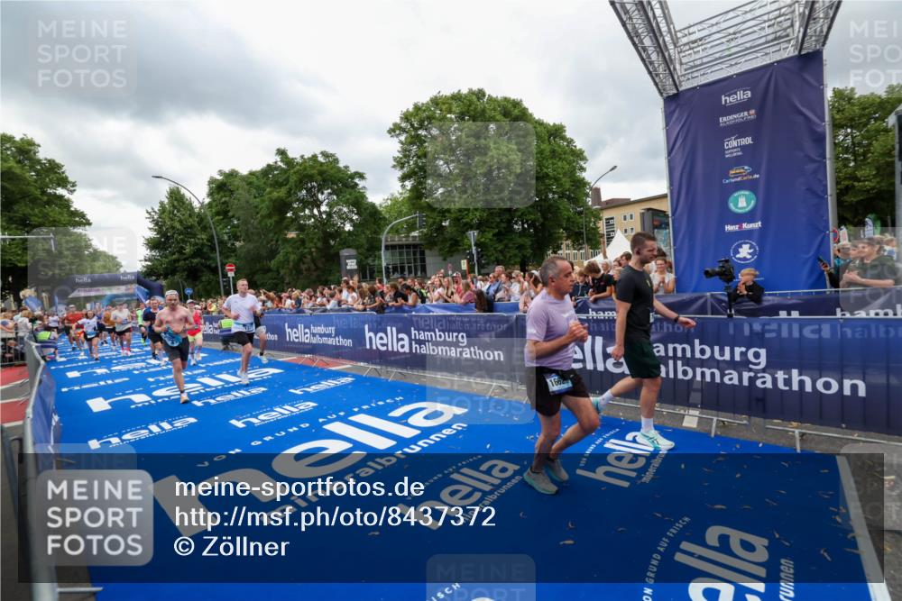 29.06.2025 - hella hamburg halbmarathon Zöllner http://msf.ph/oto/8437372 29.06.2025 10:55:01 Ziel 1327, 3652, 4249, 4616, 4938, 5020, 6433, 6994, 8514, 8698, 10266, 13988, 14638, 14845, 15126, 15156, 15879, 16047, 16623, 16868, 18181, 18325 meine-sportfotos.de
