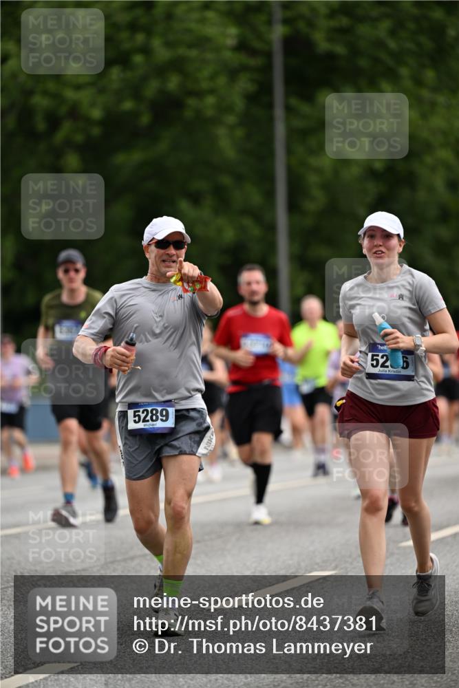 29.06.2025 - hella hamburg halbmarathon Dr. Thomas Lammeyer http://msf.ph/oto/8437381 29.06.2025 10:55:47 Kennedybrücke 1617, 1930, 2202, 2380, 2484, 2485, 2736, 2778, 3838, 4652, 4771, 5286, 5289, 5357, 5716, 6091, 6945, 7012, 7769, 7938, 7992, 8410, 8621, 9166, 9167, 9933, 10521, 10552, 10614, 10636, 10673 meine-sportfotos.de