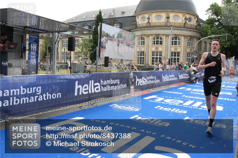 29.06.2025 - hella hamburg halbmarathon Michael Strokosch http://msf.ph/oto/8437388 29.06.2025 10:21:06 Ziel 6530, 16120 meine-sportfotos.de
