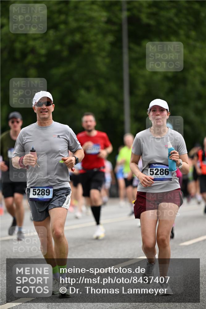 29.06.2025 - hella hamburg halbmarathon Dr. Thomas Lammeyer http://msf.ph/oto/8437407 29.06.2025 10:55:48 Kennedybrücke 1617, 1930, 2202, 2380, 2484, 2485, 2736, 2778, 3838, 4652, 4771, 5286, 5289, 5357, 5716, 6091, 6945, 7012, 7769, 7938, 7992, 8410, 8621, 9166, 9167, 9933, 10521, 10552, 10614, 10636, 10673 meine-sportfotos.de