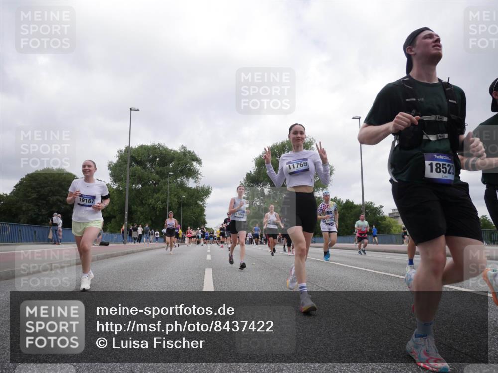29.06.2025 - hella hamburg halbmarathon Luisa Fischer http://msf.ph/oto/8437422 29.06.2025 10:57:37 Kennedybrücke 19167, 11769, 16691, 1403, 9, 18523, 2600, 3249, 3364, 4838, 5309, 6583, 6987 meine-sportfotos.de