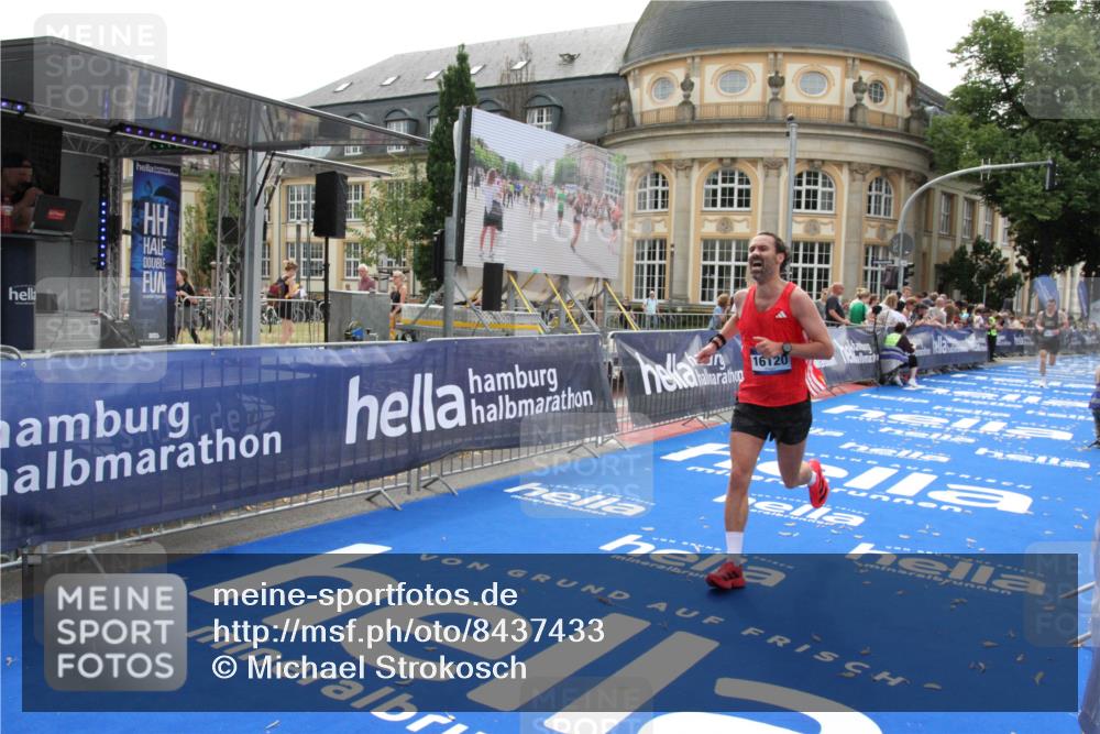 29.06.2025 - hella hamburg halbmarathon Michael Strokosch http://msf.ph/oto/8437433 29.06.2025 10:21:11 Ziel 14717, 16120 meine-sportfotos.de