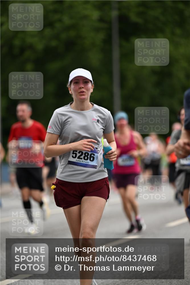 29.06.2025 - hella hamburg halbmarathon Dr. Thomas Lammeyer http://msf.ph/oto/8437468 29.06.2025 10:55:49 Kennedybrücke 1617, 1930, 2202, 2380, 2484, 2485, 2736, 2778, 3038, 3838, 4652, 4771, 5286, 5289, 5357, 5716, 6091, 6945, 7012, 7769, 7938, 7992, 8200, 8410, 8621, 9166, 9167, 9933, 10521, 10552, 10614, 10636, 10673 meine-sportfotos.de