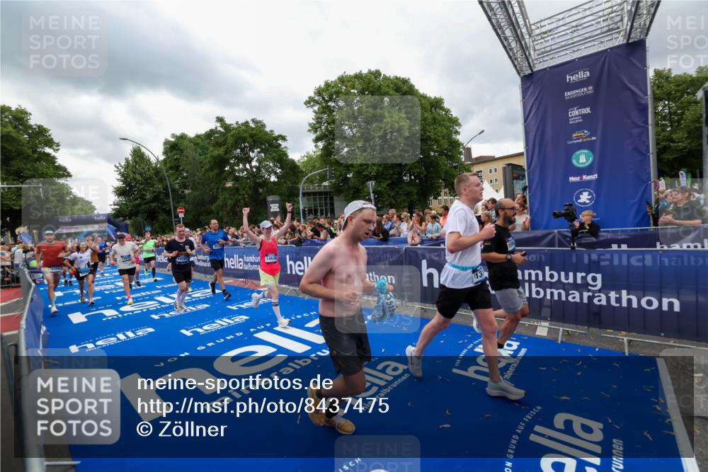 29.06.2025 - hella hamburg halbmarathon Zöllner http://msf.ph/oto/8437475 29.06.2025 10:55:03 Ziel 1327, 2884, 3652, 3791, 4249, 4616, 4938, 5020, 6433, 6994, 8514, 8698, 9060, 10266, 11333, 13297, 13988, 14638, 14750, 14845, 15126, 15156, 15879, 16047, 17803, 18181, 18325 meine-sportfotos.de