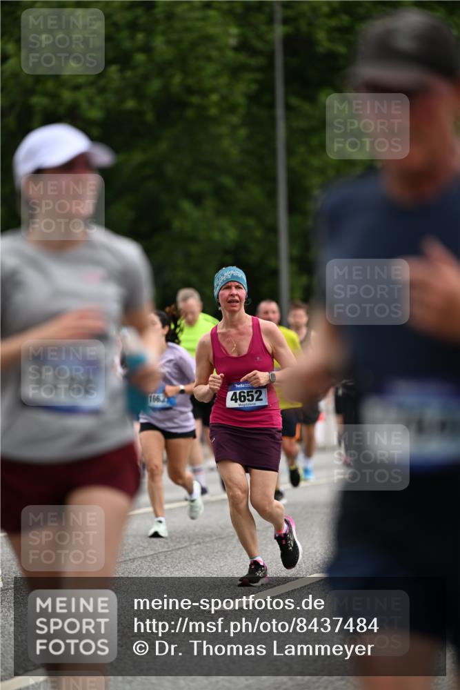 29.06.2025 - hella hamburg halbmarathon Dr. Thomas Lammeyer http://msf.ph/oto/8437484 29.06.2025 10:55:50 Kennedybrücke 1617, 1930, 2202, 2380, 2484, 2485, 2736, 2778, 3038, 3838, 4652, 4771, 5286, 5289, 5357, 5716, 6091, 6945, 7012, 7769, 7825, 7938, 7992, 8200, 8410, 8621, 9166, 9167, 9933, 10521, 10552, 10614, 10636, 10673 meine-sportfotos.de