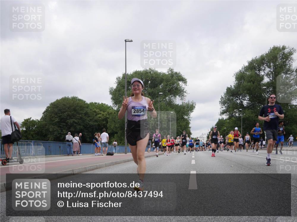 29.06.2025 - hella hamburg halbmarathon Luisa Fischer http://msf.ph/oto/8437494 29.06.2025 10:57:40 Kennedybrücke 2854, 1292, 2600, 3364, 4720, 5309, 5933, 6583, 6987, 7946, 7986, 9130 meine-sportfotos.de