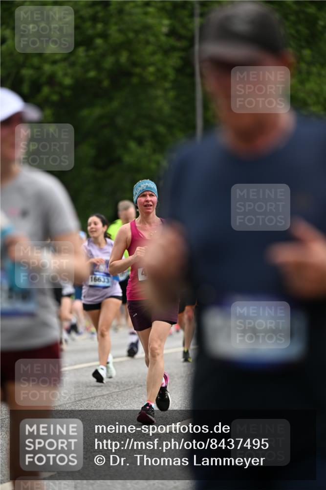 29.06.2025 - hella hamburg halbmarathon Dr. Thomas Lammeyer http://msf.ph/oto/8437495 29.06.2025 10:55:50 Kennedybrücke 1617, 1930, 2202, 2380, 2484, 2485, 2736, 2778, 3038, 3838, 4652, 4771, 5286, 5289, 5357, 5716, 6091, 6945, 7012, 7769, 7825, 7938, 7992, 8200, 8410, 8621, 9166, 9167, 9933, 10521, 10552, 10614, 10636, 10673 meine-sportfotos.de